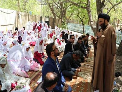 دانش آموزان دختر سپیدانی سن تکلیف خود را جشن گرفتند