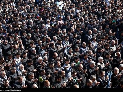 نماز ظهر عاشورا در حرم منور رضوی برگزار شد