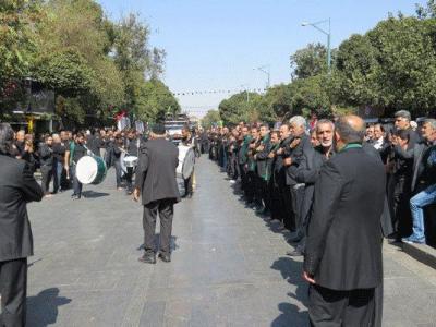 مراسم روز عاشورا در میان حزن و اندوه سوگواران در قزوین برگزار شد