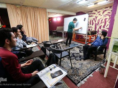 ذهن مسجدی‌های مسن را برای حضور نوجوانان در مسجد را آماده کنیم