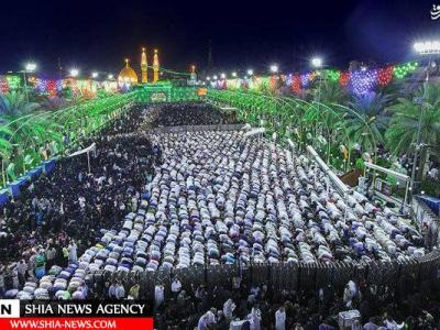 تصویر اقامه نماز منتظران در بین الحرمین