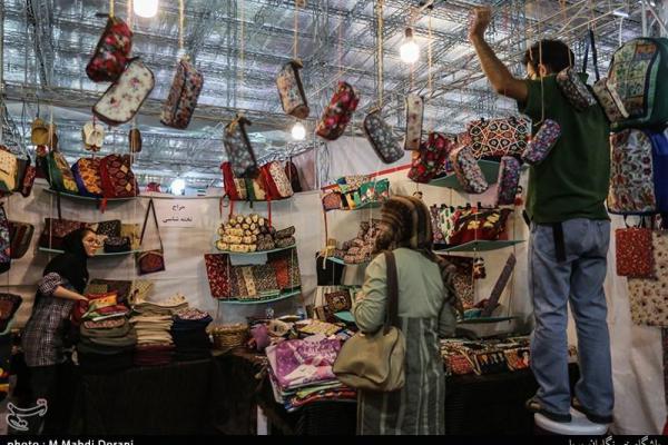 نمایشگاه بوی ماه مهر با اولویت عرضه کالای ایرانی در کرمانشاه افتتاح شد