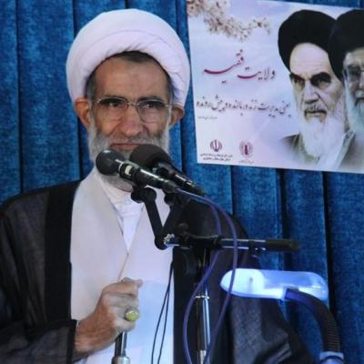 امام جمعه شهرکرد: "اقتصاد مقاومتی" راه برون رفت از مشکلات اقتصادی است