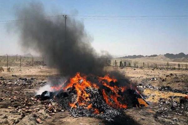 کالاهای سلامت‎محور قاچاق در زاهدان به آتش کشیده شد