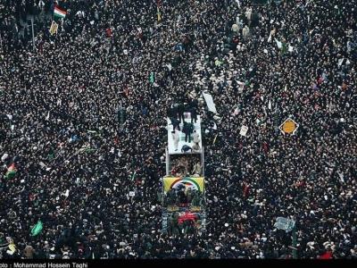 دلنوشته دختران شهیده مراسم تشییع شهادت حاج قاسم برای مادر؛ دعا کن در مسیر ولایت و شهدا بمانیم