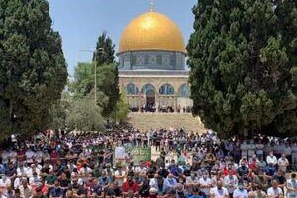 حضور هزاران فلسطینی در نمازجمعه مسجدالاقصی