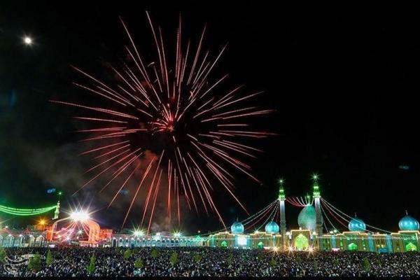 مسجد مقدس جمکران همزمان با جشن نیمه شعبان نور افشانی شد