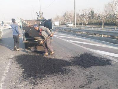 روی خط پایتخت، رفع چاله‌های خطرناک در  ۴۰ نقطه از بزرگراه آزادگان