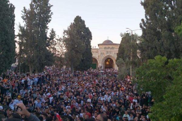 اقامه نماز عید فطر در مسجد الاقصی با حضور ۱۰۰ هزار فلسطینی