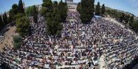 مشارکت ۷۰ هزار فلسطینی در آخرین نماز جمعه ماه رمضان در مسجدالاقصی