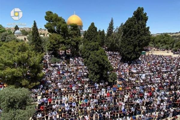 حضور ۷۰ هزار نمازگزار فلسطینی در مسجدالاقصی