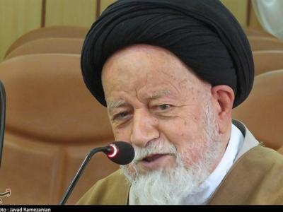 امام‌ جمعه سمنان: صرفه‌جویی در مصرف برق برای کاهش خاموشی‌ها مؤثر است