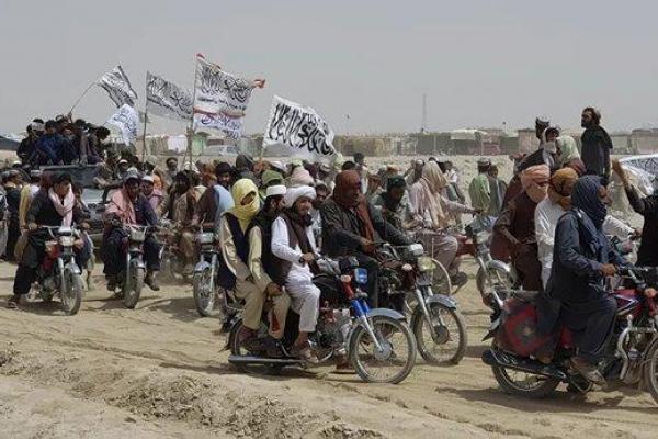 افغانستان:تنگ شدن محاصره۳ شهر توسط طالبان/شکنجه خبرنگار کشته شده رویترز/حمایت از دولت و نظامیان