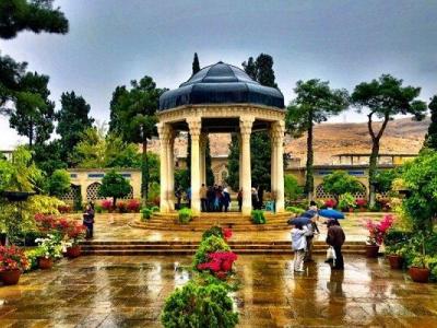 نشان درجه یک علمی حافظ‌شناسی اهدا شد